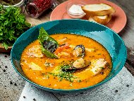 Рибена супа (чорба) Буябес с морски език или треска, миди, рак, бяло вино и домати